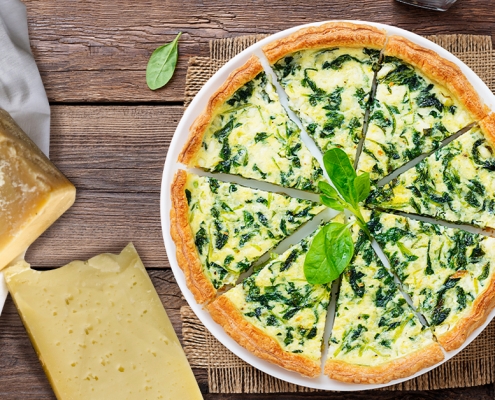 Torta salata con erbe aromatiche e Montasio DOP